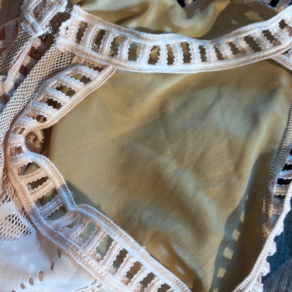 Solaris Style one piece size small - Picture 8 of 9